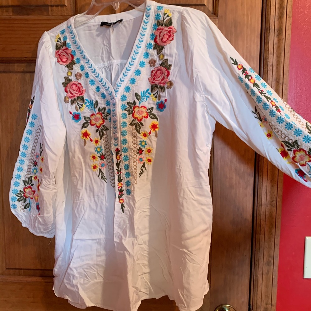 White embroidery shirt size small